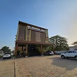 Rbs Hotel And Lawn