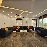 Rbs Hotel And Lawn