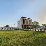 Rbs Hotel And Lawn