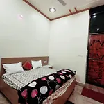 Shree Radha Palace 5 Minutes Walking Distance From Ayodhyadham Railway Station & Shree Ram Temple