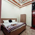 Shree Radha Palace 5 Minutes Walking Distance From Ayodhyadham Railway Station & Shree Ram Temple