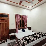 Shree Radha Palace 5 Minutes Walking Distance From Ayodhyadham Railway Station & Shree Ram Temple
