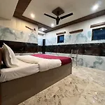 Hotel Raghunandan Inn Near Ram Janambhumi , Parking Available