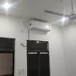 Shanti Home Stay And Restorent Near Ayodhya Dham Station And Just 1500 Meter Sri Ram Mandir