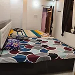 Shree Ayodhya Dham Guest House 300 Meter From Sri Ram Temple Free Pick Up , Drop , Breakfast & Wifi