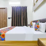 Fabhotel Square Jb Resort