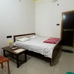 Veda Palace, 900 Meter Distancce From Temple