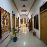 Veda Palace, 900 Meter Distancce From Temple
