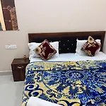 Hotel R K Stay & Palace Near Ram Lalla Temple - 800 Meter Ayodhya