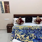 Hotel R K Stay & Palace Near Ram Lalla Temple - 800 Meter Ayodhya