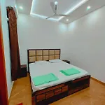 Shivam Guest House 10 Mint Walking From Ram Janam Bhumi
