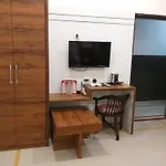 Gr Hotel Mateshwari Palace Ayodhya - Hotel-At-Prime-Location Spacious-Room