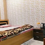 Hotel Raju Homestay Ayodhya 150 Meters From Shree Ram Janmbhoomi Temple 200 Meters From Ayodhya Dham Railway Station