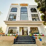 Raghuveer Sadan, Near Ram Mandir -10 Min Walk