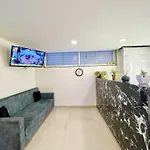Taruraj Bhawan Guest House Near Temple
