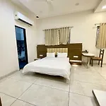 Taruraj Bhawan Guest House Near Temple