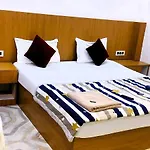 Gr Hotel Mateshwari Palace Ayodhya - Hotel-At-Prime-Location Spacious-Room