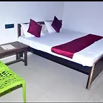 Veda Home Stay 800 Meter Distance From Temple