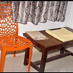 Veda Home Stay 800 Meter Distance From Temple