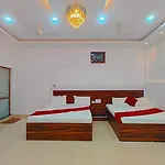 Fabhotel Jayaditya Palace