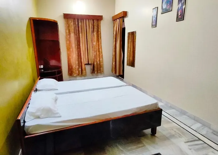 Shantiniketan - Comfortable Stay In Ayodhya
