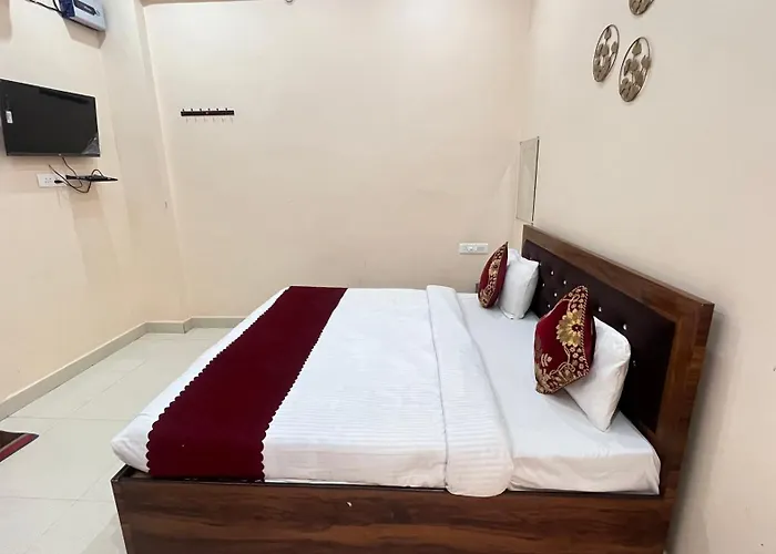 Hotel R K Stay & Palace Near Ram Lalla Temple - 800 Meter Ayodhya