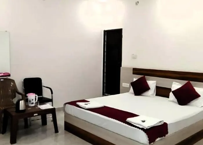Gr Hotel Mateshwari Palace Ayodhya - Hotel-At-Prime-Location Spacious-Room