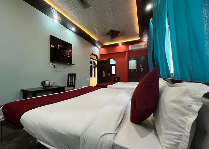 Hotel Aryakulam Palace Ayodhya