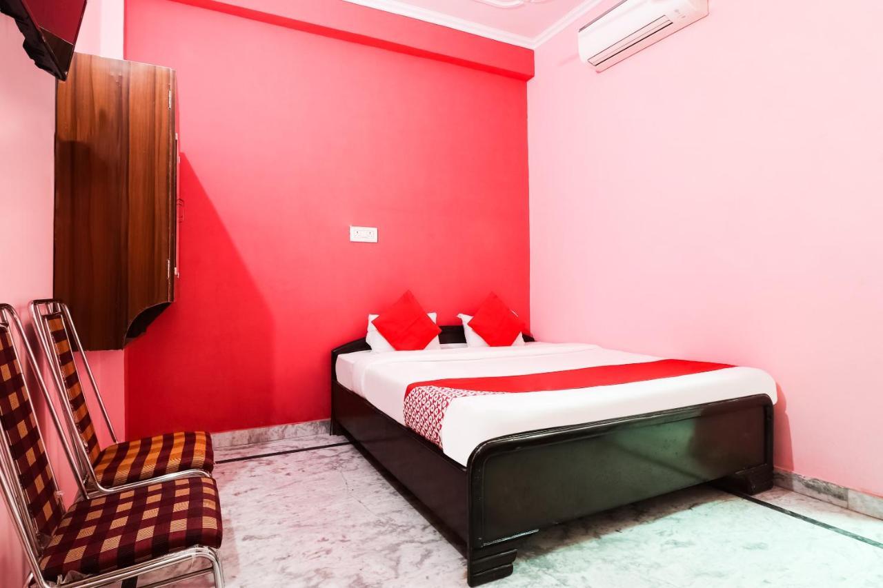 Hotel Oyo 41419 Balaji Palace Ayodhya