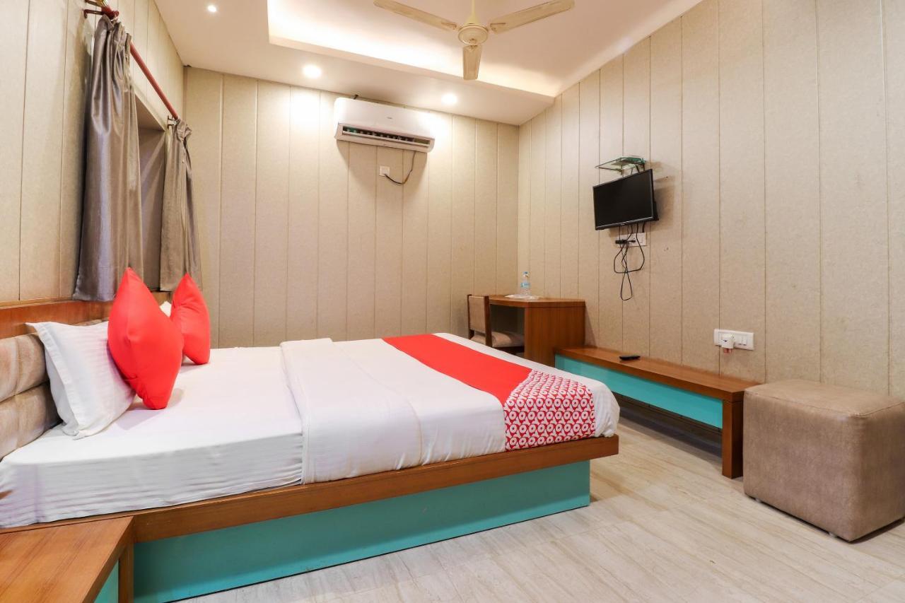 Oyo 26781 Raghupati Hotel