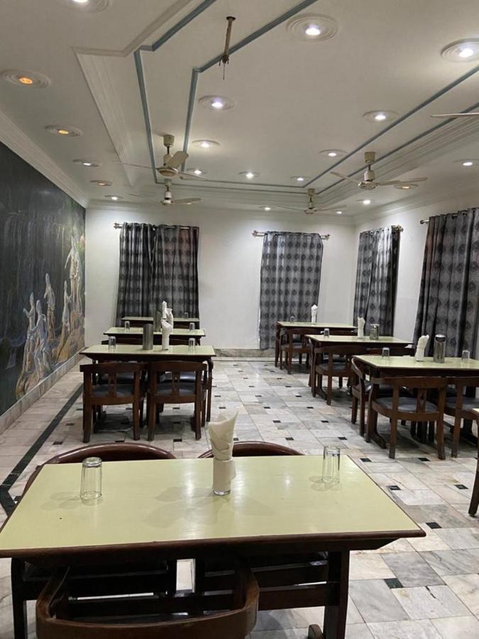 Shri Ram Hotel 3*