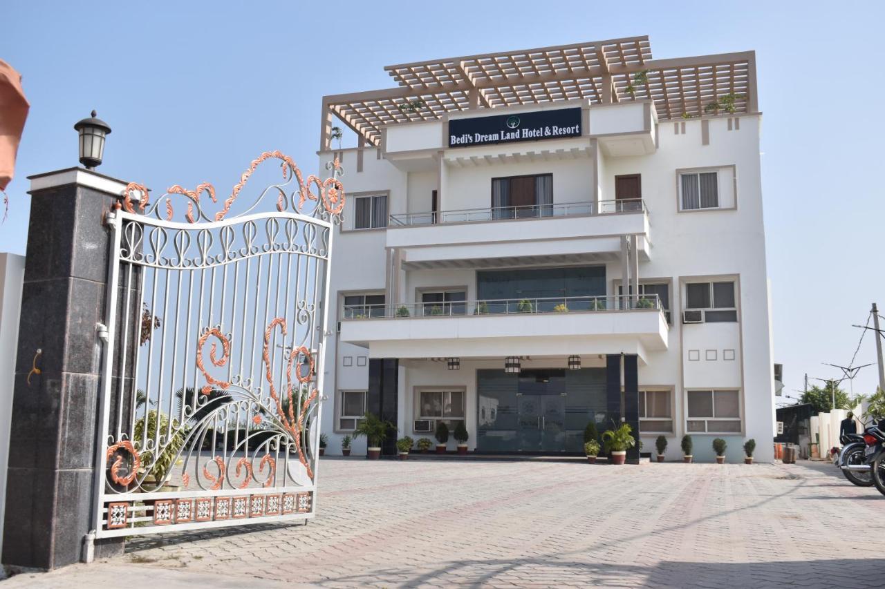 Hotel Bedi's Dream Land & *