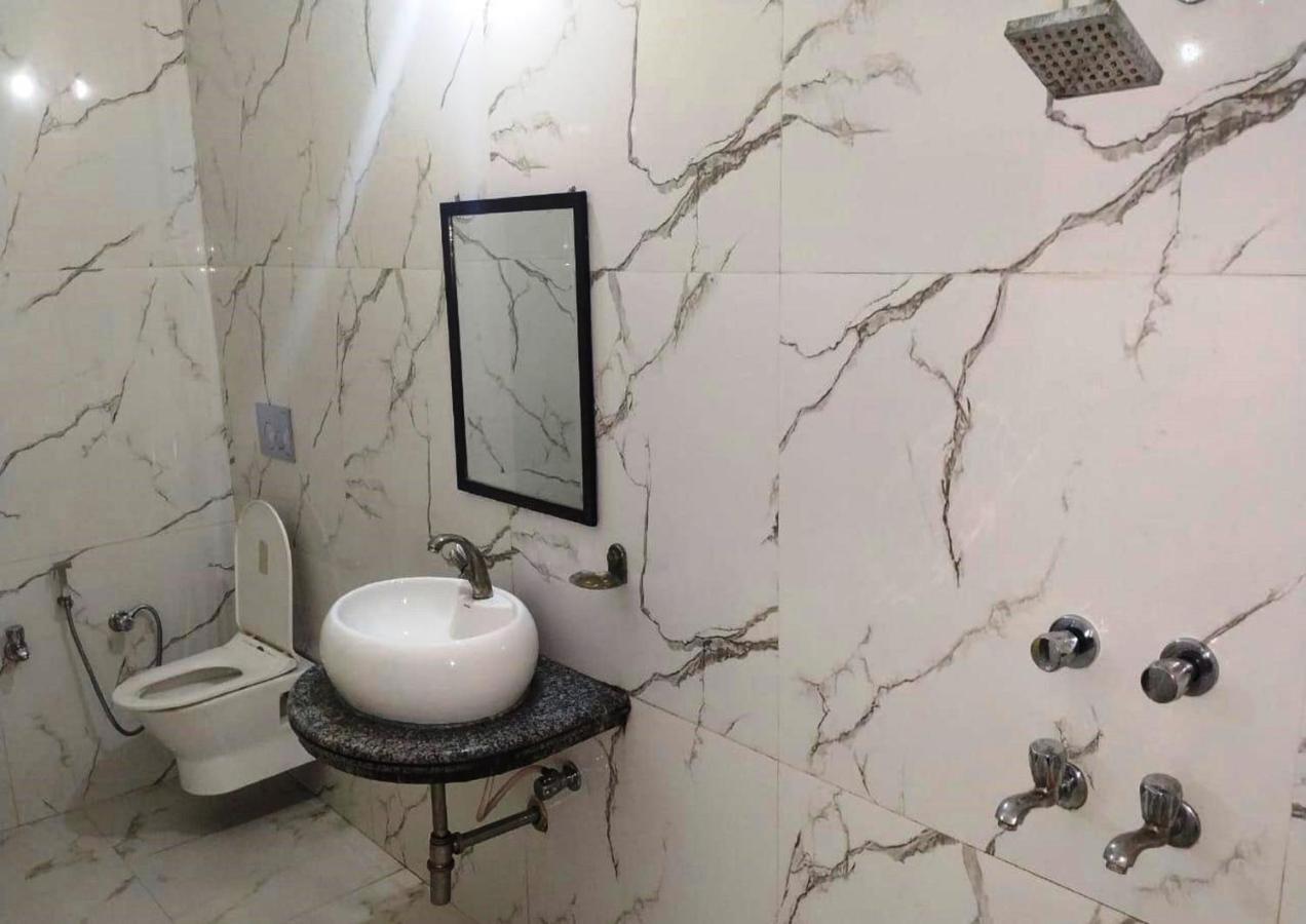 Shri Ram Hotel 3*
