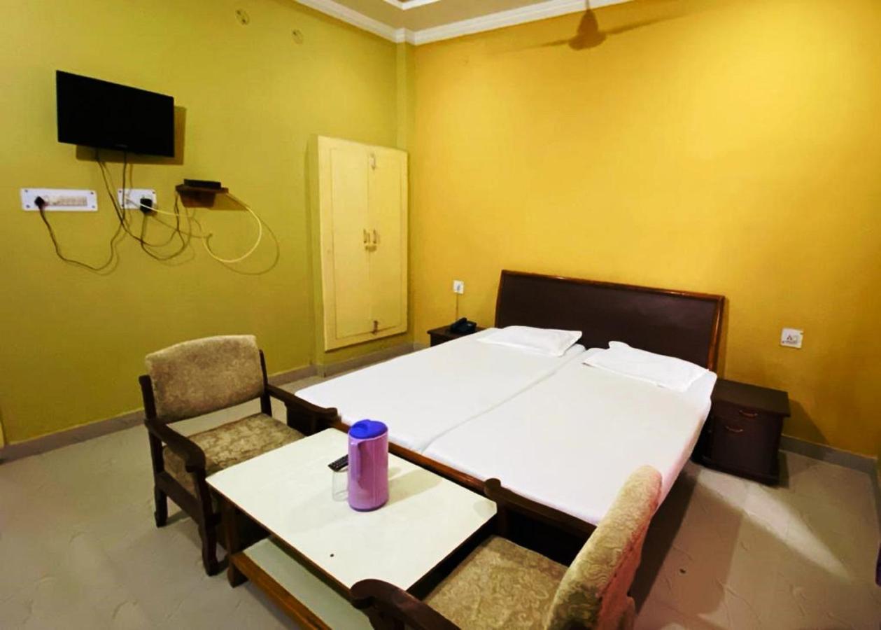 Shri Ram Hotel