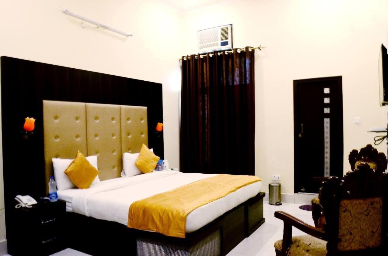 Hotel Taraji Ayodhya
