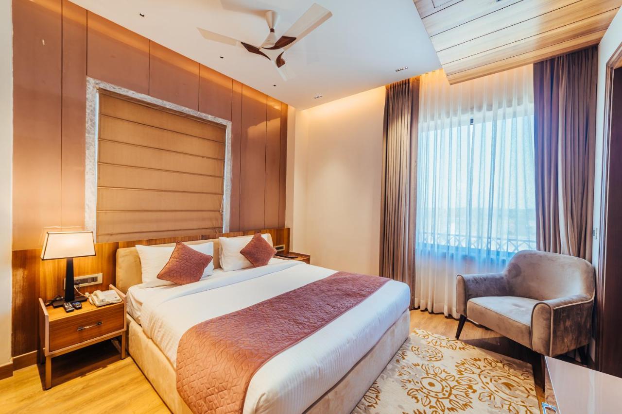 Hotel The Ramayana Hotel,