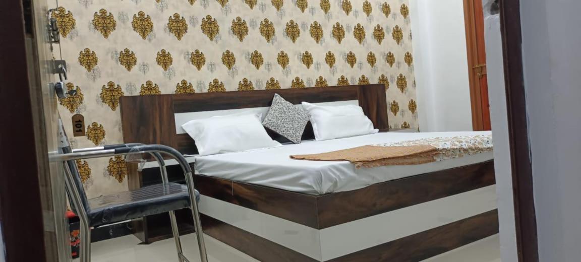 Shree Gorakhnath Hotel *