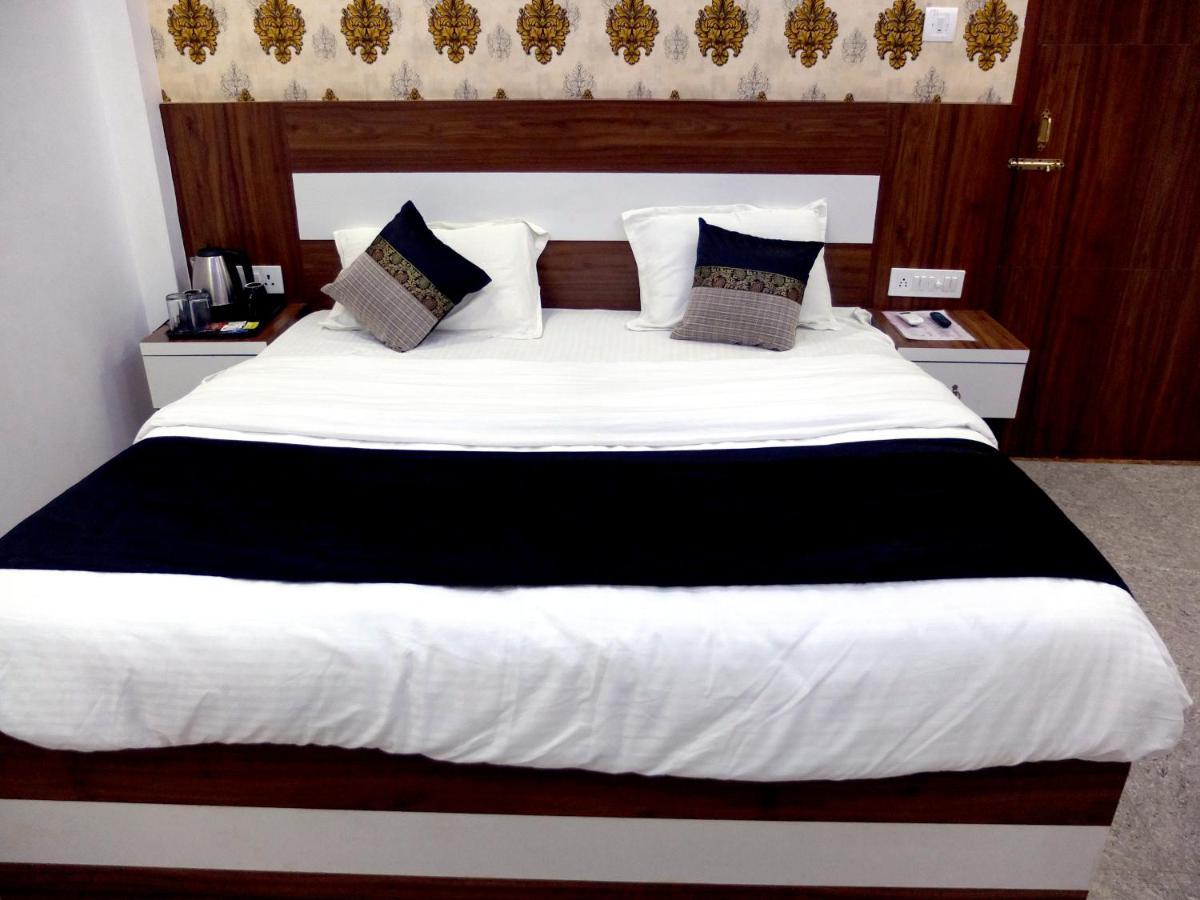 Hotel Ramay Palace 400 Meter From Ram Mandir 3*