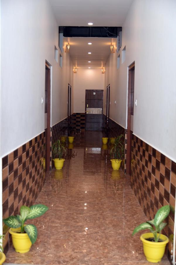 Hotel Ramay Palace 400 Meter From Ram Mandir 3*