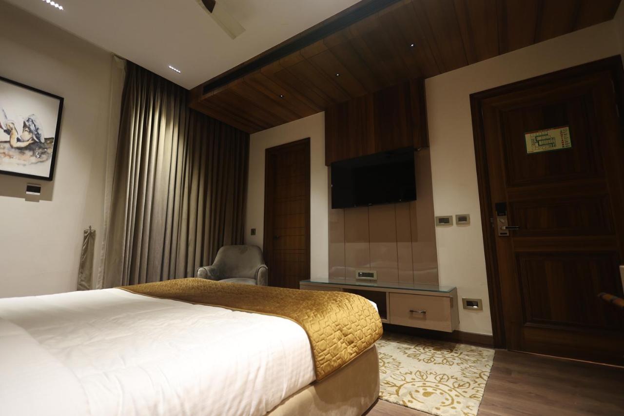 Hotel The Ramayana Hotel,