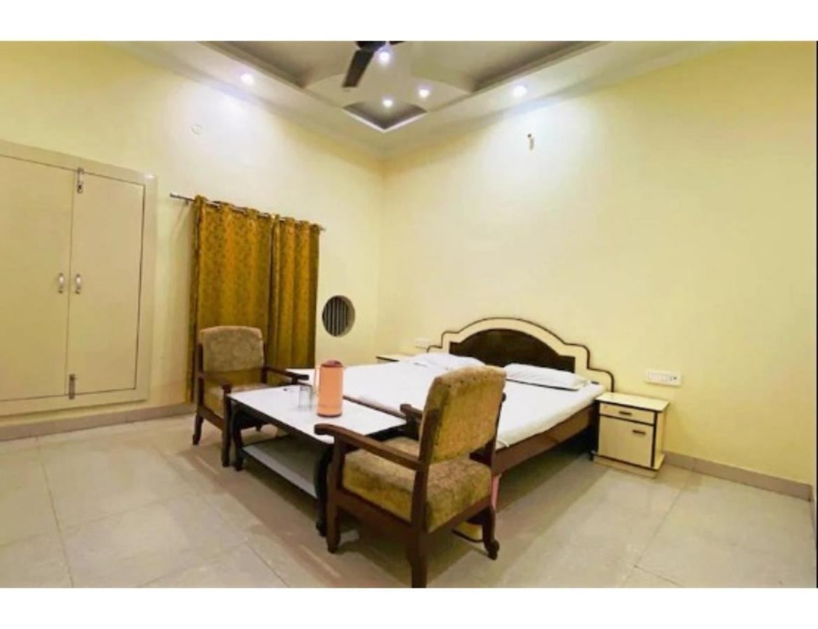 Shri Ram Hotel,ayodhya Homestay *