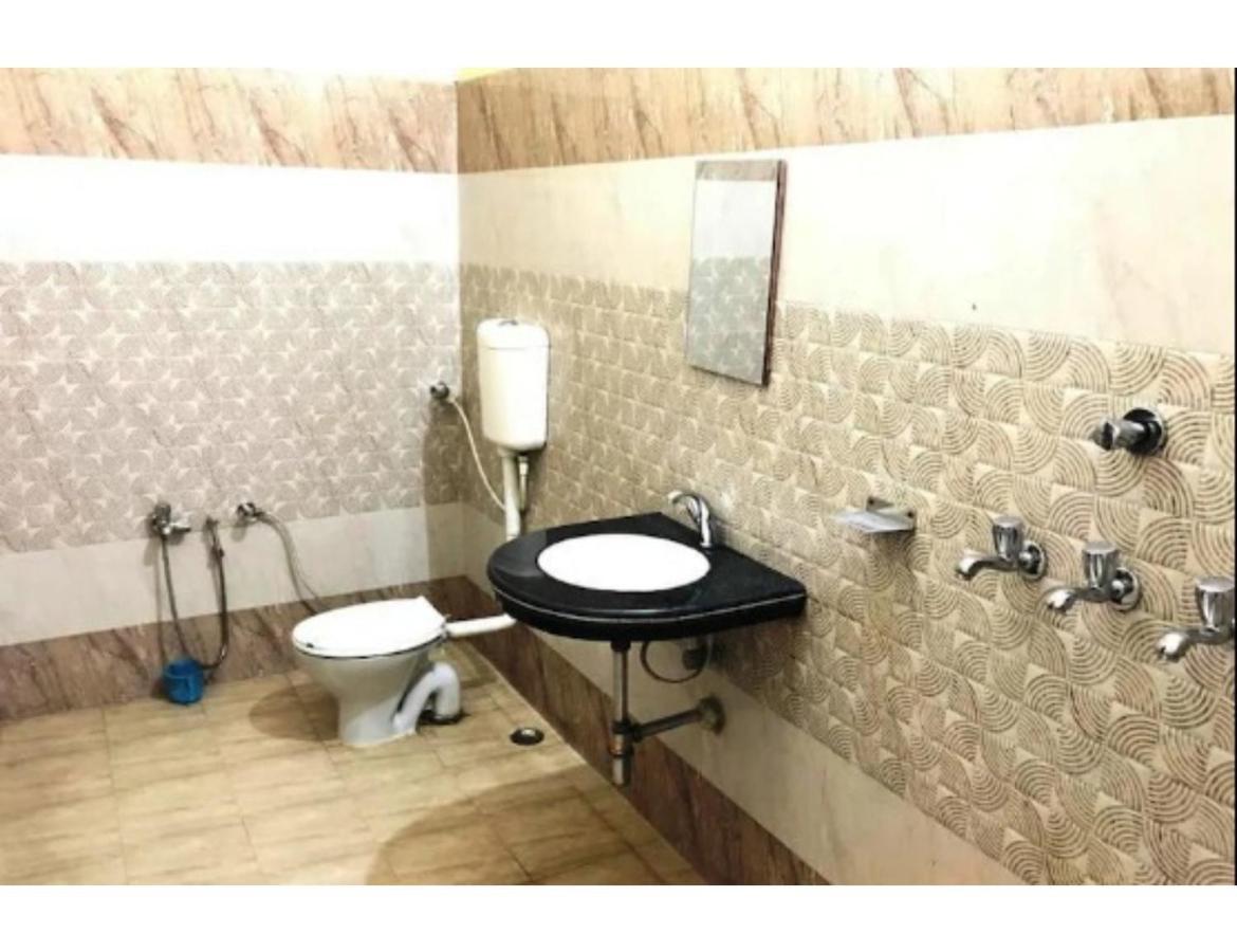 Homestay Shri Ram Hotel,ayodhya *