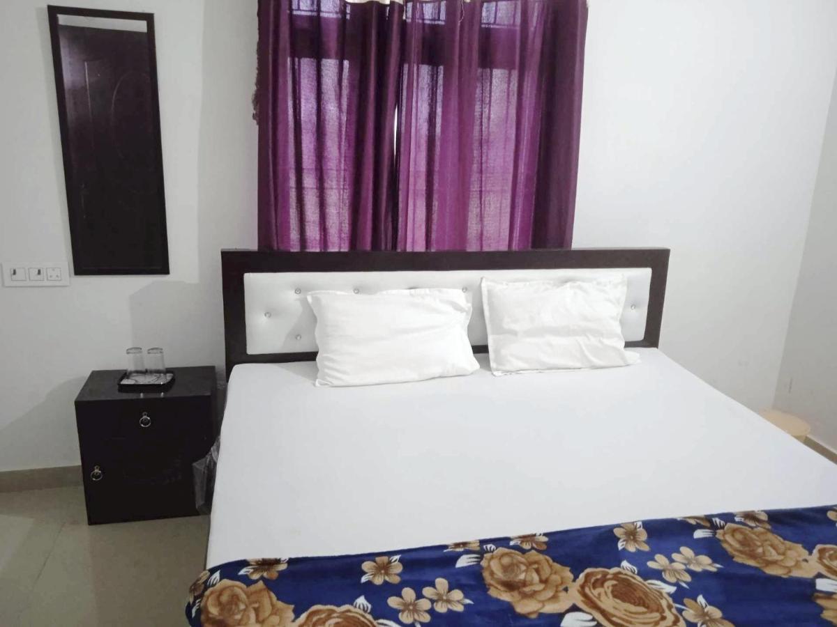 Samrat Palace Hotel *