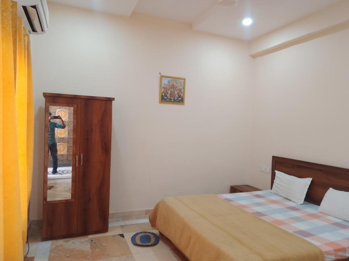 Sri Ram Lala Dharmshala Guest house *