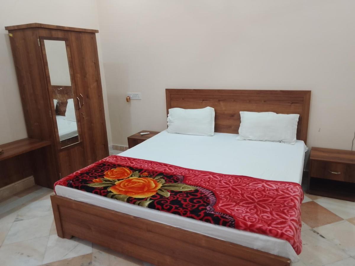 Guest house Sri Ram Lala Dharmshala Ayodhya
