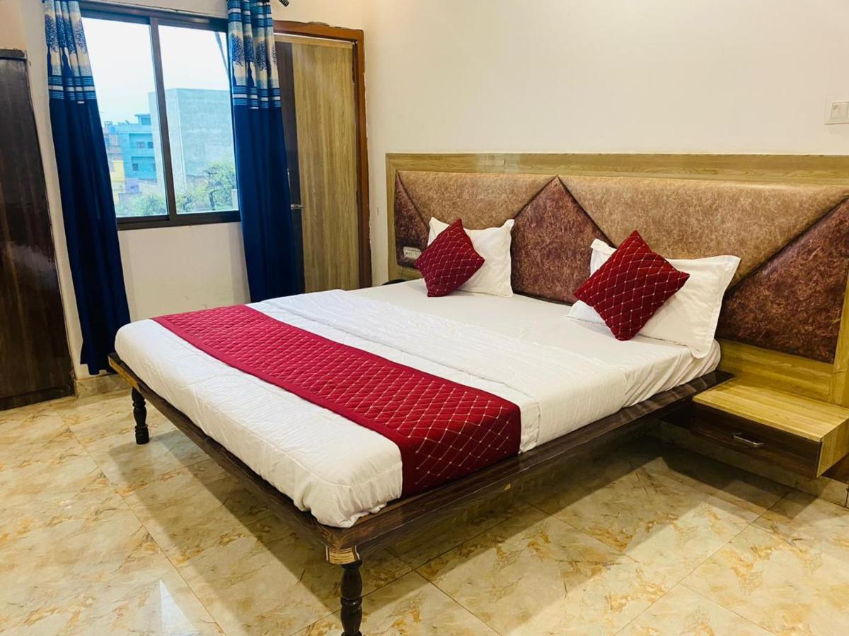 Elegance And Banquet Hotel Ayodhya