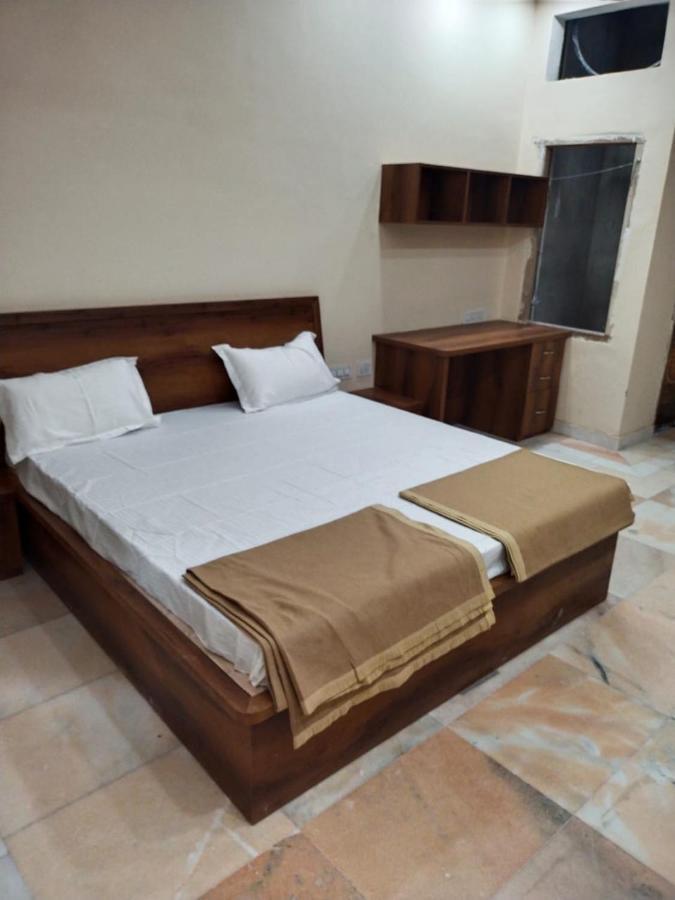Guest house Shri Ramlala Sadan Devsthanam *