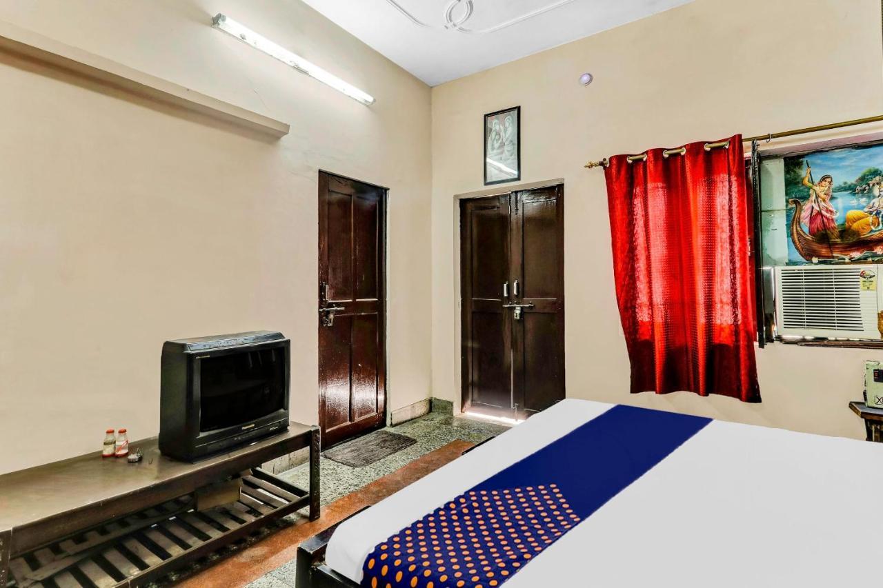 Spot On 81122 Saket Honest Ayodhya