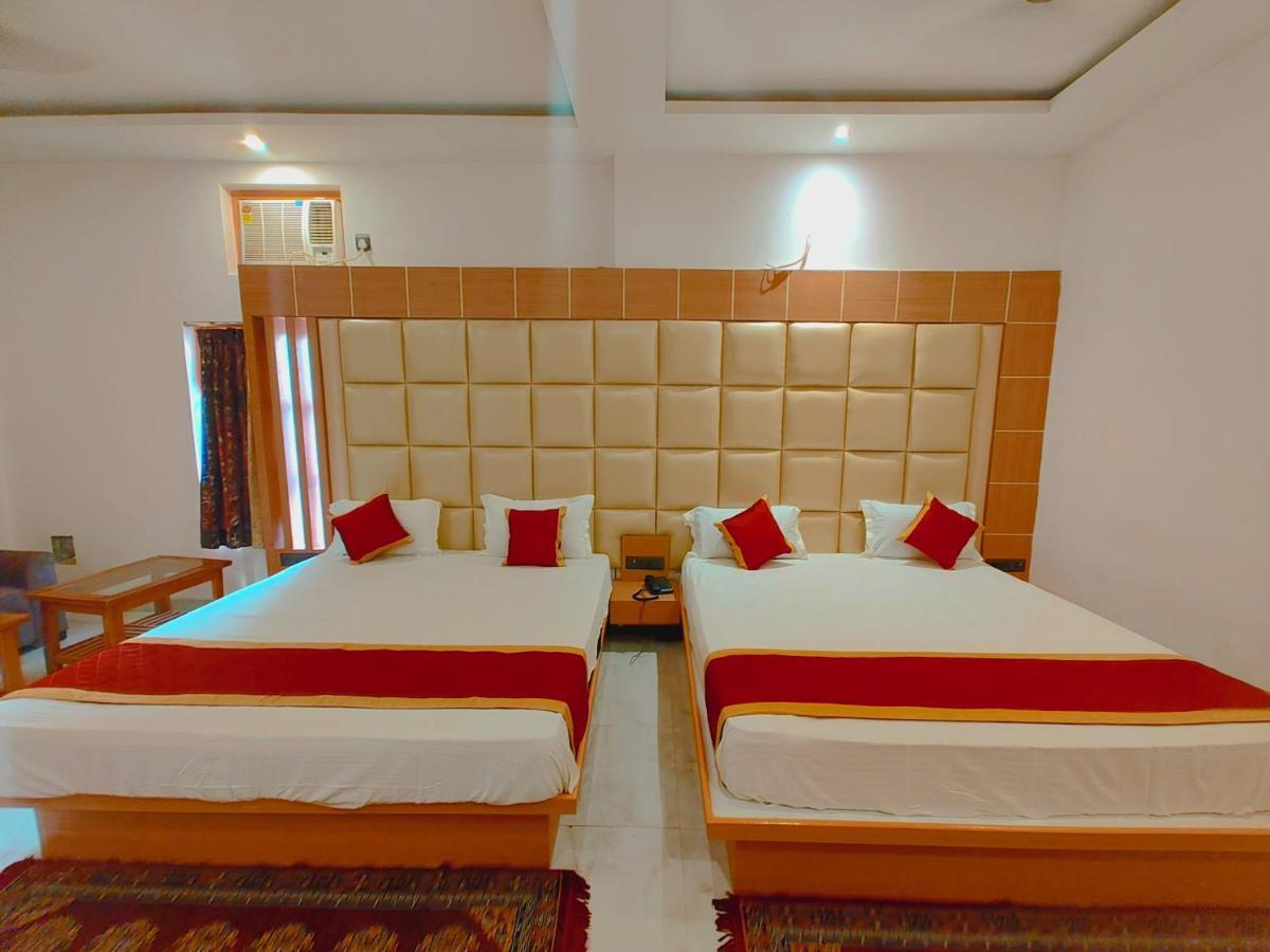 Hotel Avadh Sunshine Palace And 4*