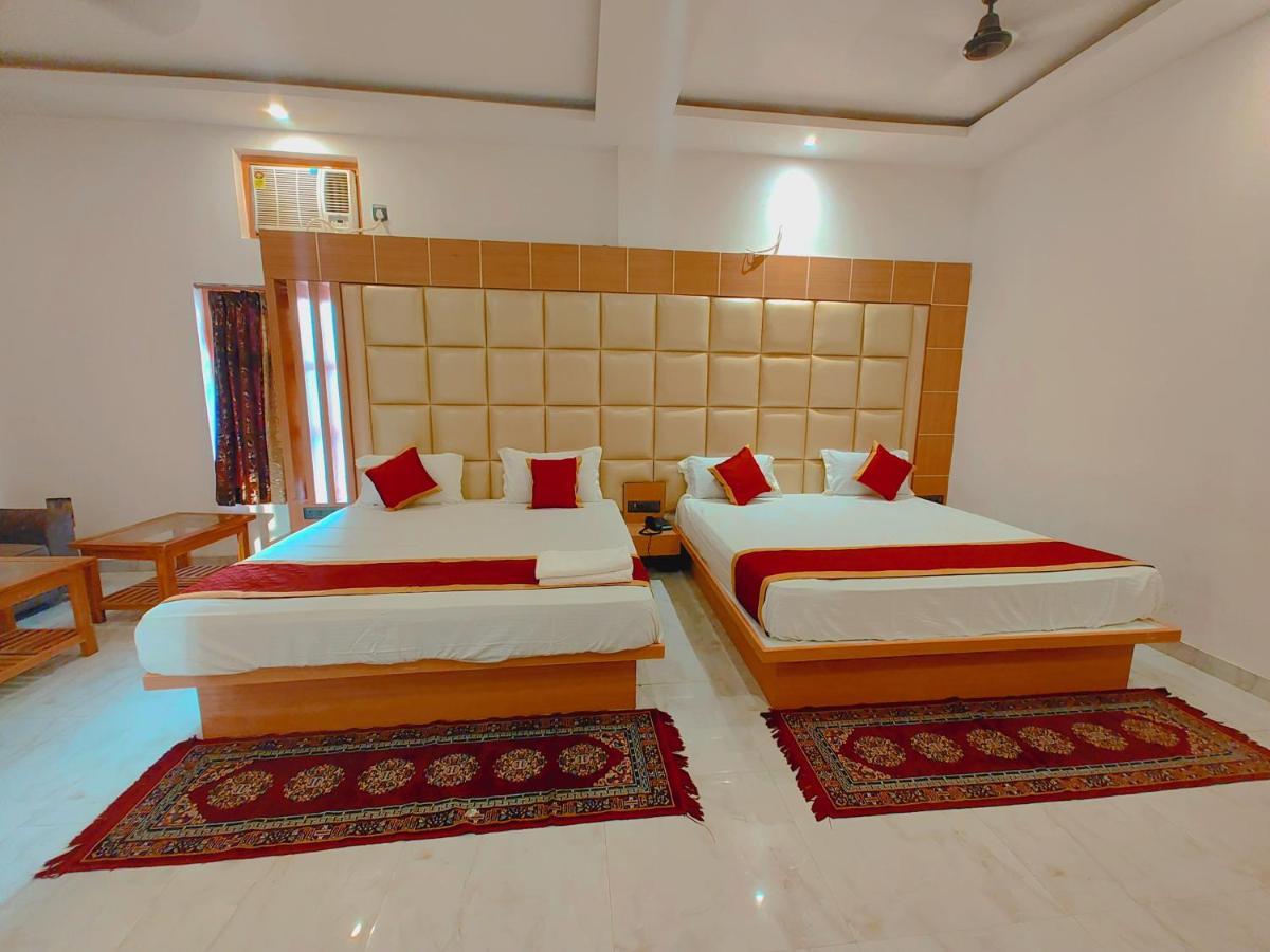 Avadh Sunshine Palace And Hotel 4*